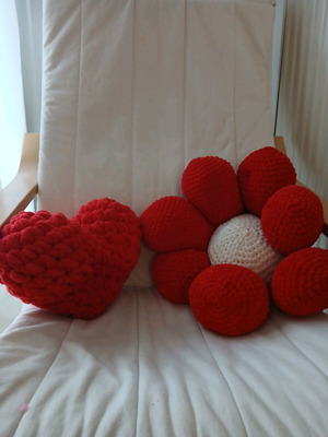 Decorative pillows heart and flower new in gift packaging