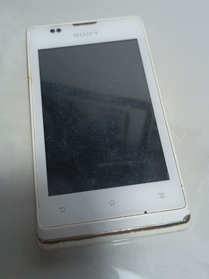 Sony Xperia E smartphone used without battery