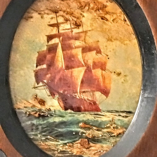 Oval miniatures like new in wooden frames