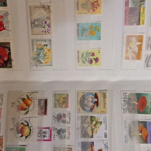 Stamps 600 Greek and foreign like new, in 3 albums