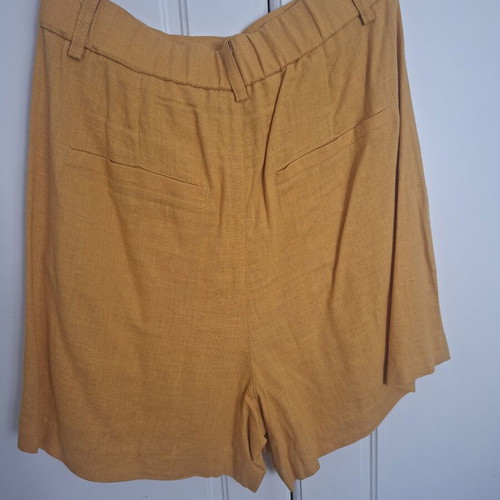Mustard shorts with pockets like new