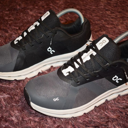 On Cloudrunner Men Size 42 used black and white sports shoes