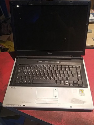 Fujitsu Siemens Amilo A1645 Laptop μεταχειρισμένο για ανταλλακτικά χωρίς μνήμη και δίσκο