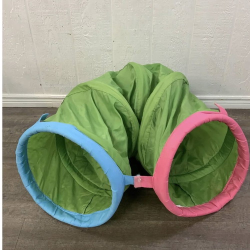 Play tunnel toy in excellent condition