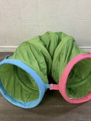 Play tunnel toy in excellent condition