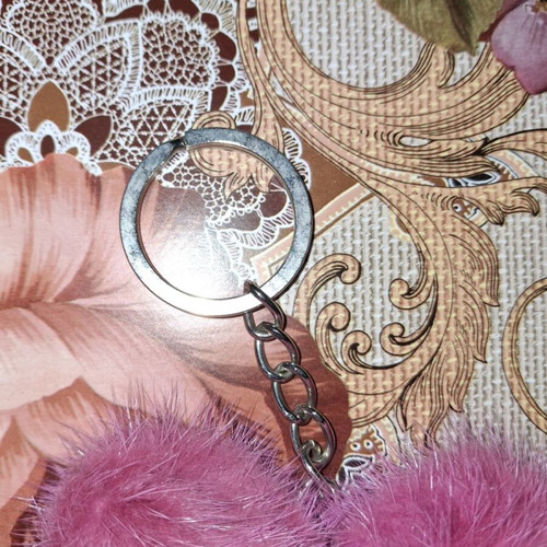 Fuchsia heart keychain like new
