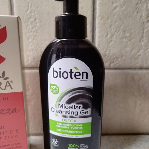 Hand cream and detox facial cleanser set new