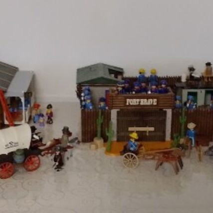 Playmobil set with many figures used