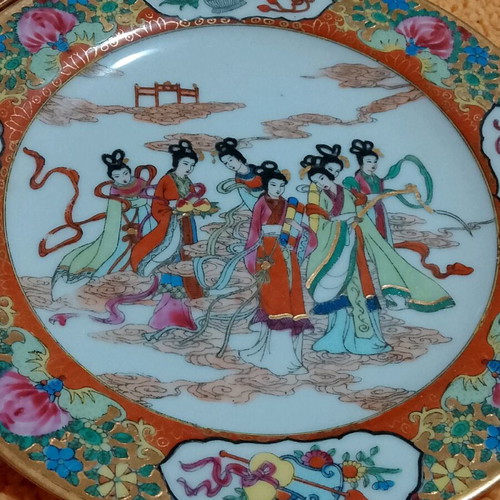 Vintage Famille Rose Chinese plates hand-painted, like new, set of 6