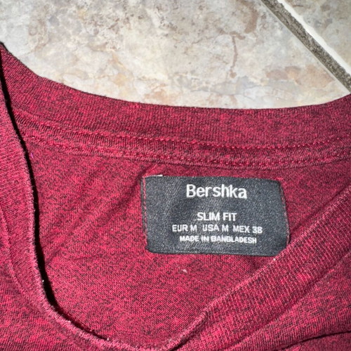 Bershka men's medium t-shirt burgundy like new