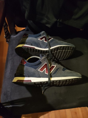 New Balance 565 unisex sneakers like new, size 41, black and red