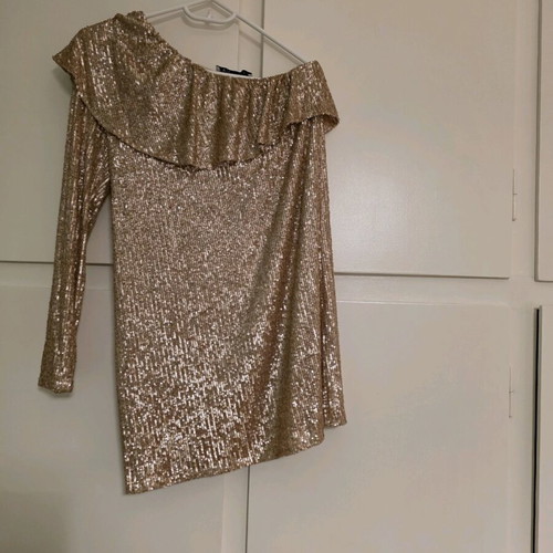Short dress with one shoulder and gold sequins Zara like new