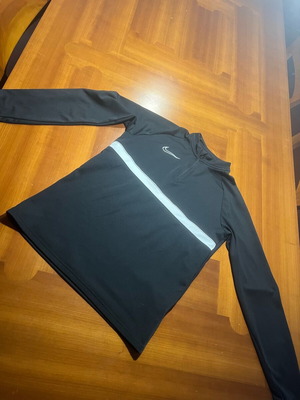 Nike kids dri fit jacket black like new, size S