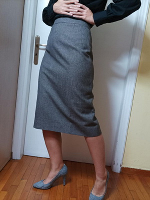Vintage wool skirt used, high-waisted pencil midi length
