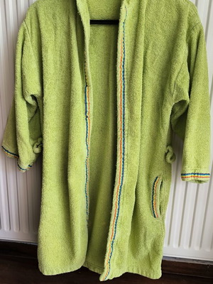 Unisex children's bathrobe size 10-12 used, with pockets