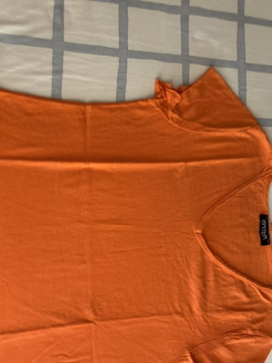 Women's Short-Sleeve V-Neck Makó Shirt like new, orange, size M