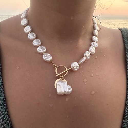 Women's necklace, white pearls