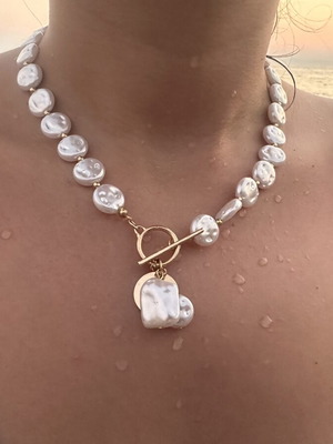 Women's necklace, white pearls