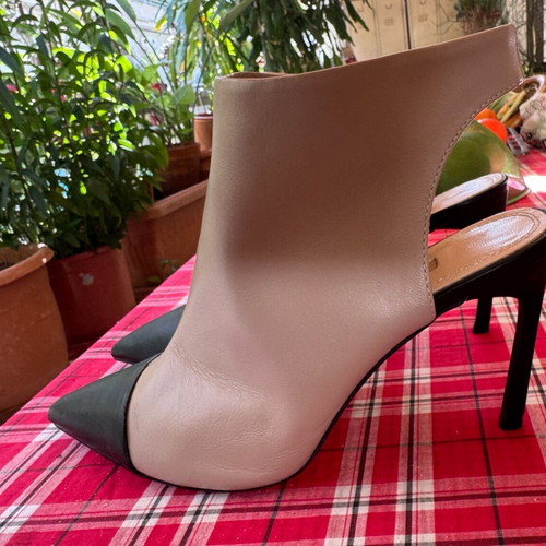 Zara leather two-tone ankle boots like new, size 39, beige