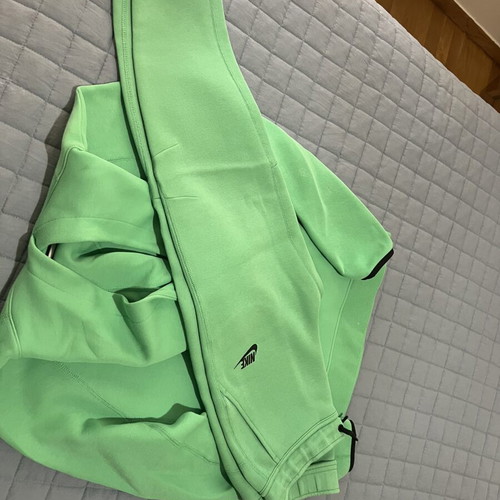 Nike Tech Fleece Hoodie lime green, like new, kids 12-13 years