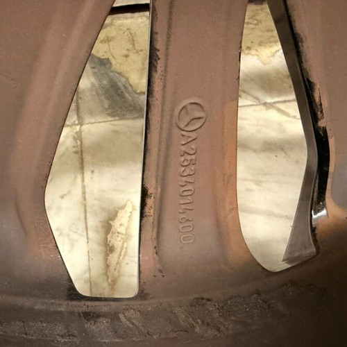 Mercedes-Benz 18" alloy wheels with Pirelli Scorpion Verde tires