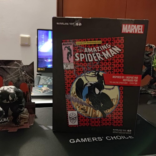 Spider Man figure black suit over 10 inch new with comic