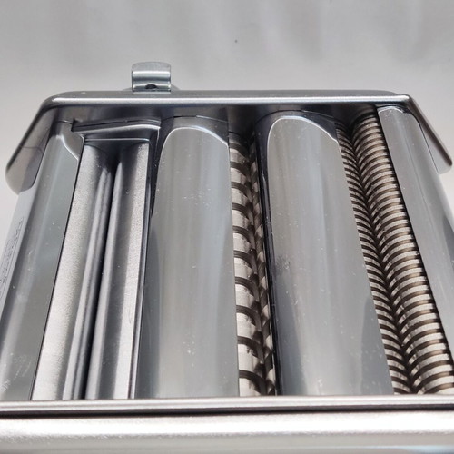 Titania pasta machine new, manual with cutter