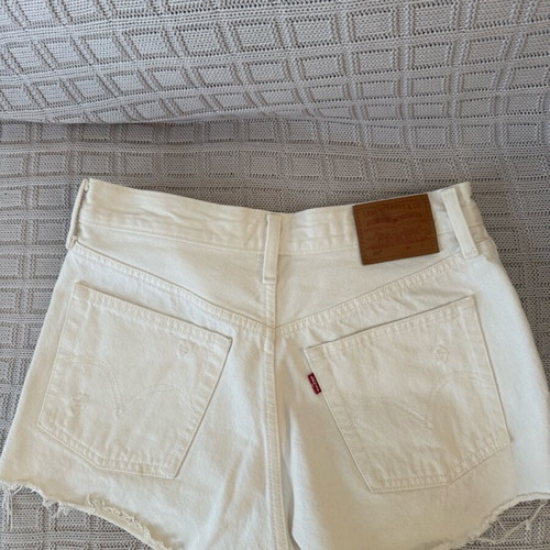 Levi’s white denim shorts new size W 26