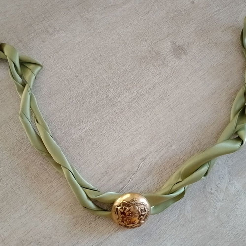 Handmade women's fabric necklace like new, olive green with buttons