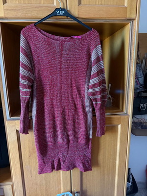 Knitted dress used, burgundy with gold