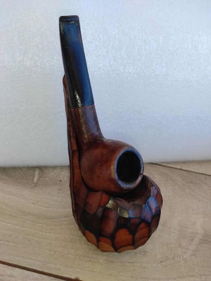 Smoking pipe used with carved wooden base