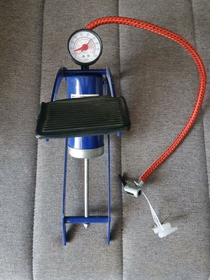 Foot air pump like new, in excellent condition