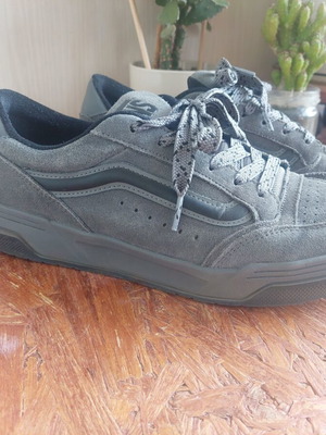 Vans Hylane Suede Grey sneakers, EU 43