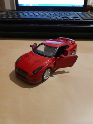 Nissan GT-R 1/32 scale model by Burago new