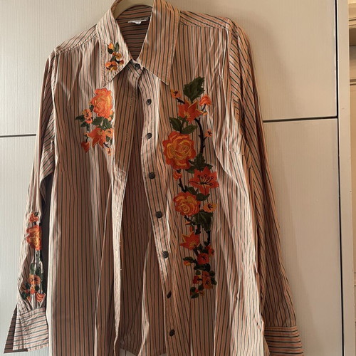 Shirt like new with floral embroidery, sizes M L XL