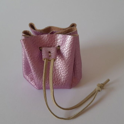 Handmade leather dice pouch new, pink metallic