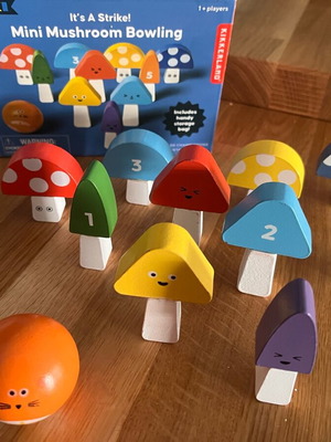 Mini Mushroom Bowling Kidoki Kikkerland like new wooden set