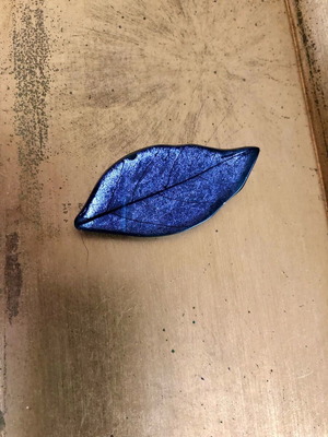 Leaf pin new, shiny purple