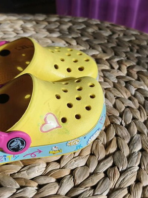Crocs παιδικά Hello Kitty μεταχειρισμένα, νούμερο C6/7, κίτρινα