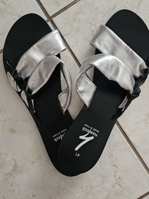 Four/inch slippers size 41 new, black and silver