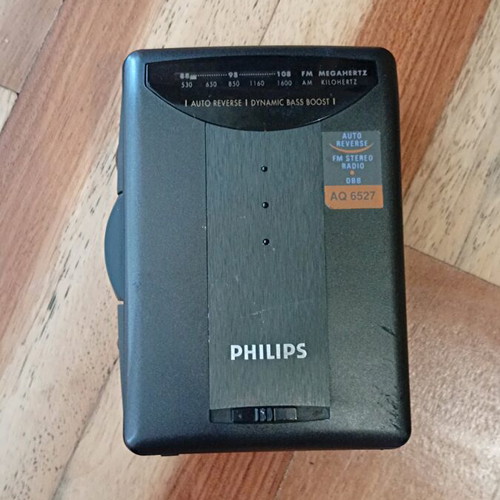 Philips AQ6527/00 portable auto reverse cassette player used
