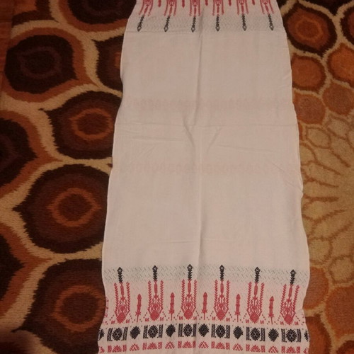 Woven table runner like new 1.03 by 0.40