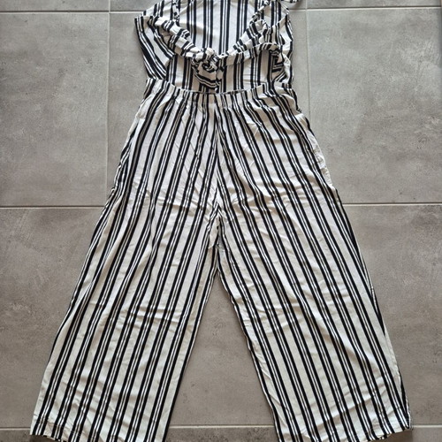 Stradivarius jumpsuit like new, black and white, size L