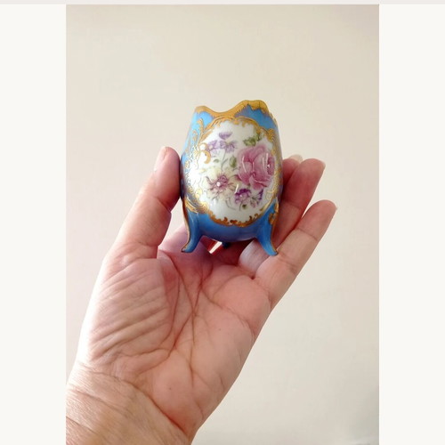 Vintage porcelain egg-shaped vase like new, French origin