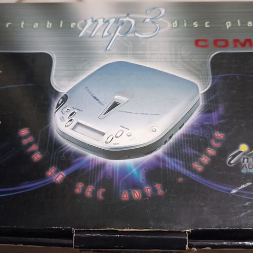 Portable CD/MP3 Player Comet new with adapter and headphones