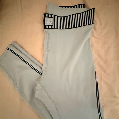 Alo Yoga leggings size medium like new, comfortable