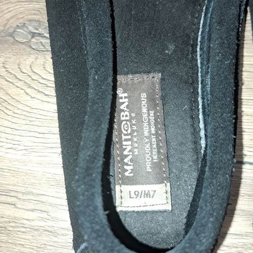 Manitobah Mukluks women's moccasins like new, black leather, size 39