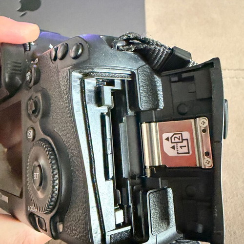 Canon 5D Mark III full-frame camera, 22 megapixels