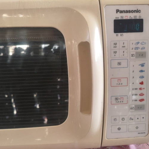 Panasonic NN-K537WB Microwave Oven 26l like new with Grill function