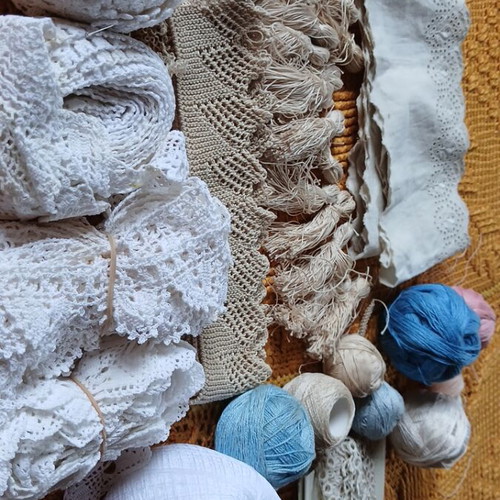 Laces and knitting threads used, bundle